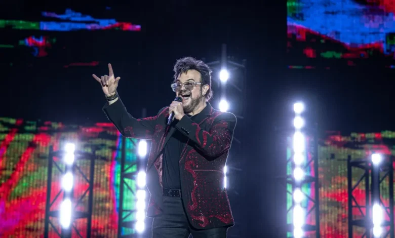 aleks syntek responde a críticas tras concierto por el grito