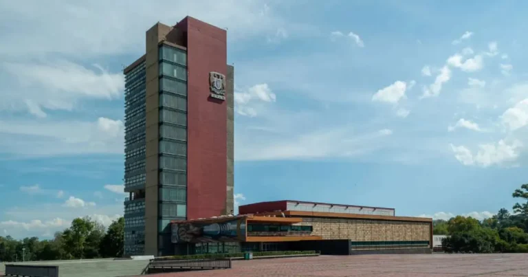 unam llama a estudiantes a verificar información antes de usar la ia