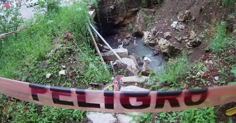 alertan riesgo de colapso por drenaje a cielo abierto en xalapa