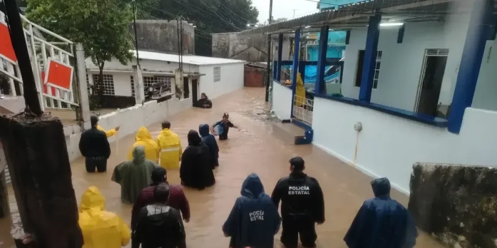 Evacuaciones en el sur de Veracruz por aumento del río Uxpanapa (Foto de internet)