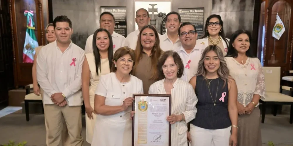 maría rojo recibe reconocimiento como visitante distinguida en veracruz