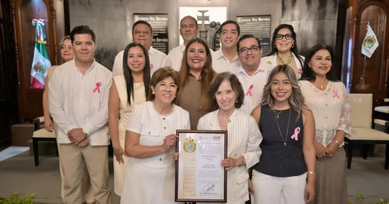 maría rojo recibe reconocimiento como visitante distinguida en veracruz