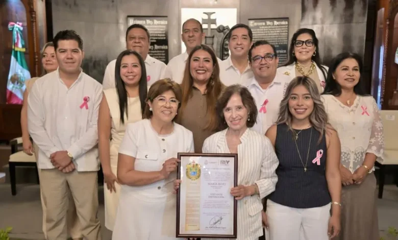 maría rojo recibe reconocimiento como visitante distinguida en veracruz