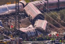 Choque de trenes en España deja 68 muertos, sigue la búsqueda de víctimas