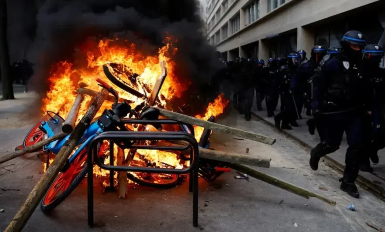 francia propone penas más duras por disturbios y bloqueos de redes