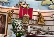 sacerdote muere en ecuador tras caerle una enorme cruz durante una misa