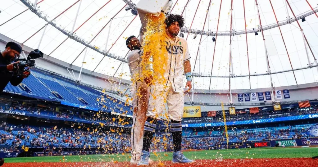 Serie Mundial Jonathan Aranda el mexicano 19 buscan el trofeo de Grandes Ligas
